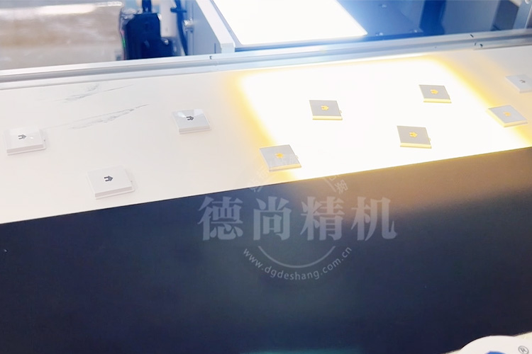 視覺(jué)貼合機(jī)的特點(diǎn)與優(yōu)勢(shì)解析